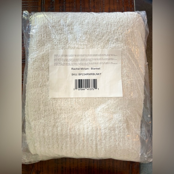New & Sealed. Rachel Miriam The Cloud Luxury Throw Blanket! - Picture 5 of 5